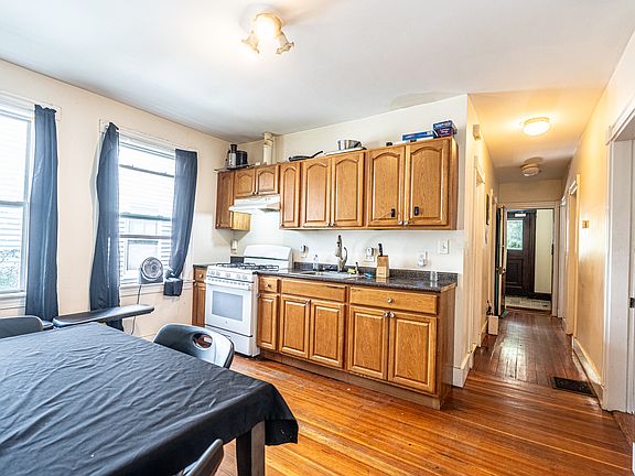 4th image of 242 Belgrade Ave Floor 1