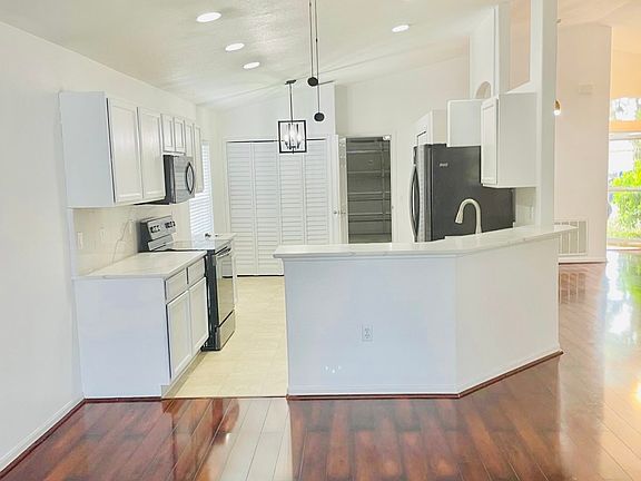 5th image of 453 Dahoon Holly Dr
