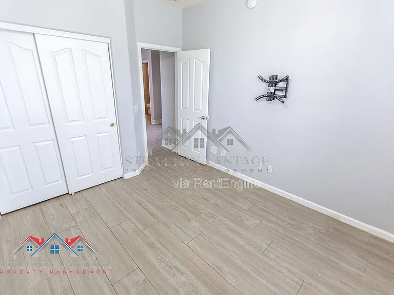 3068 E Ravenswood Dr — Photo 32