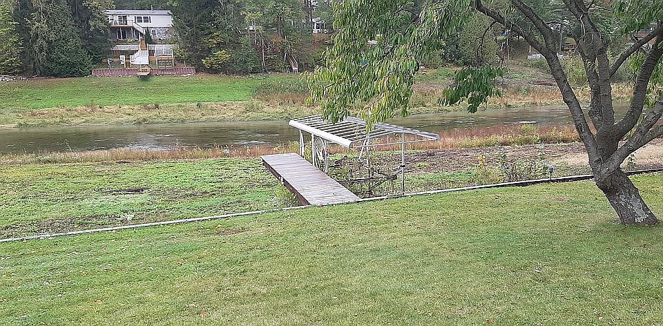 Suspended dock system 