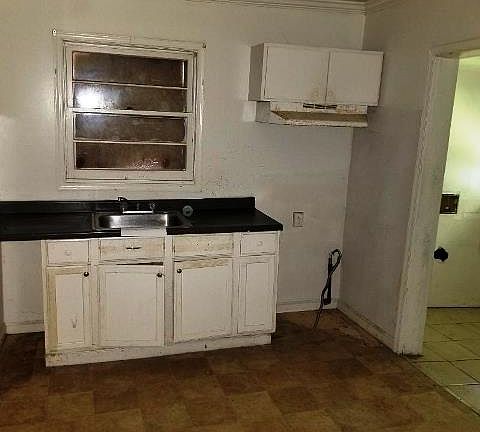 3rd image of 207 Kentucky Ave