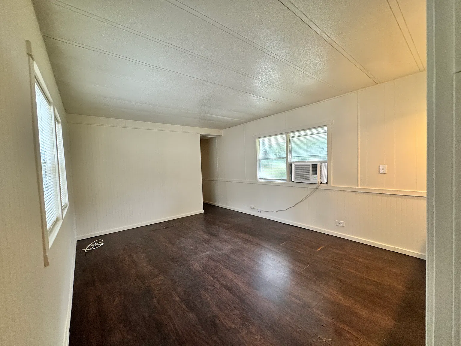 2 Bed, 1 Bath Mobile Home — Photo 3