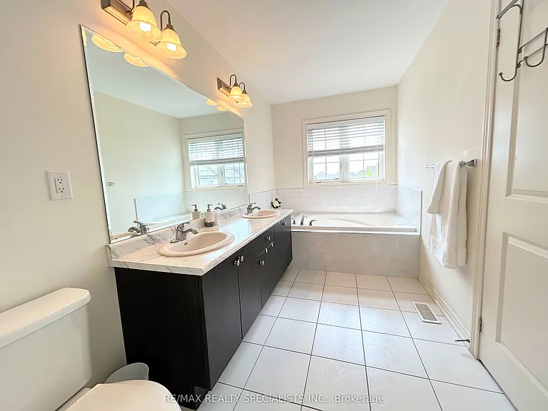 55 Dufay Rd — Photo 18