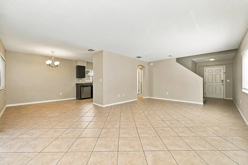 4 bed, 2.5 bath, 1736 sqft, $2,290 — Photo 4