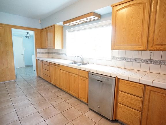 4th image of 967 Warburton Ave