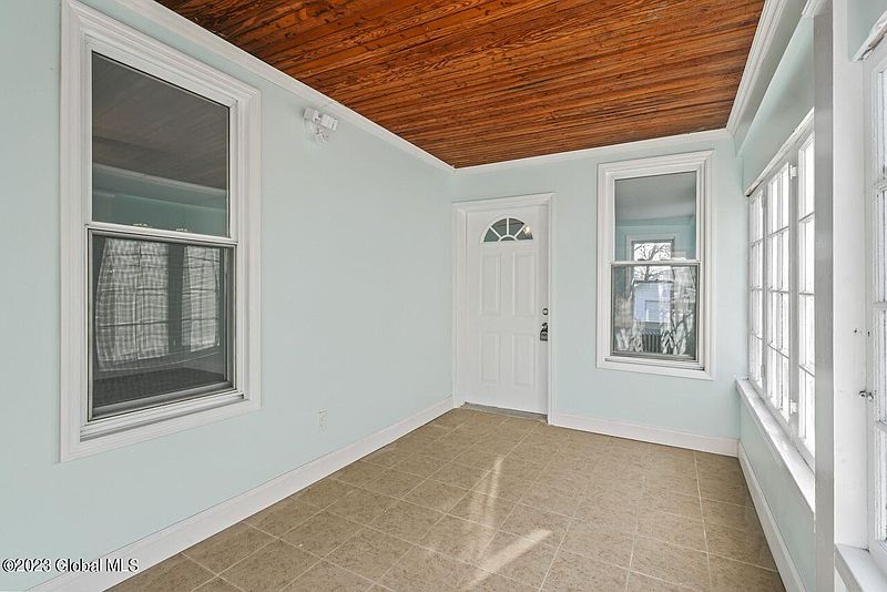 4th image of 9 James Street