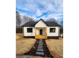 147 Highland Hills Dr, Campobello, SC 29322