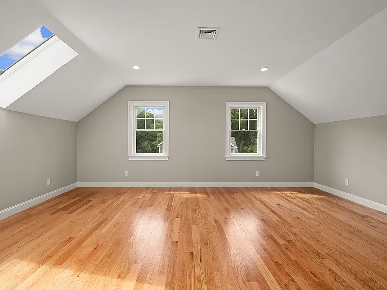 585 Lowell St — Photo 35