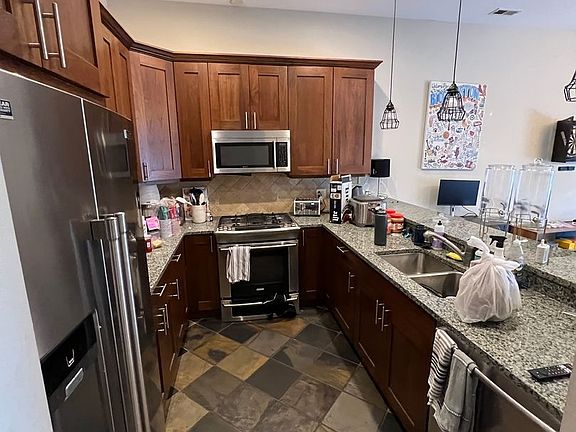 3rd image of 2927 N Lincoln Ave APT 4