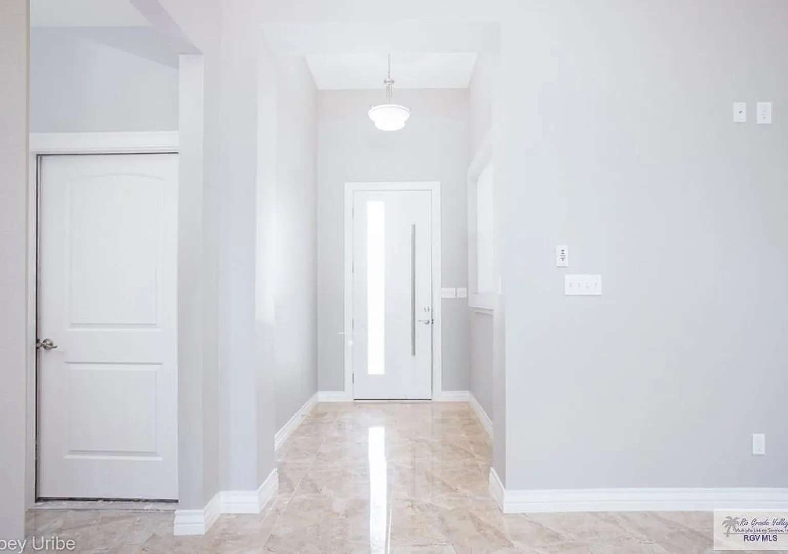 1434 W White Oak Dr.-3bd/2bth/2gar — Photo 2