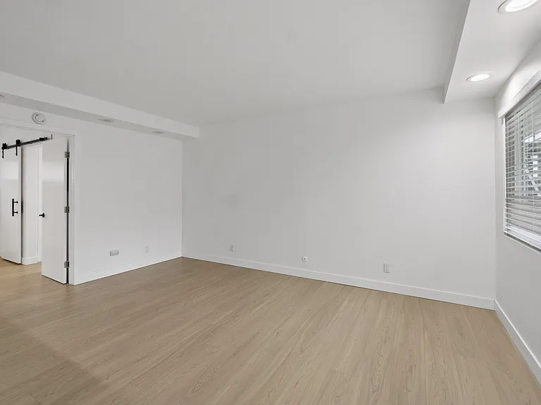 Torrance Gateway Apartments — Photo 14