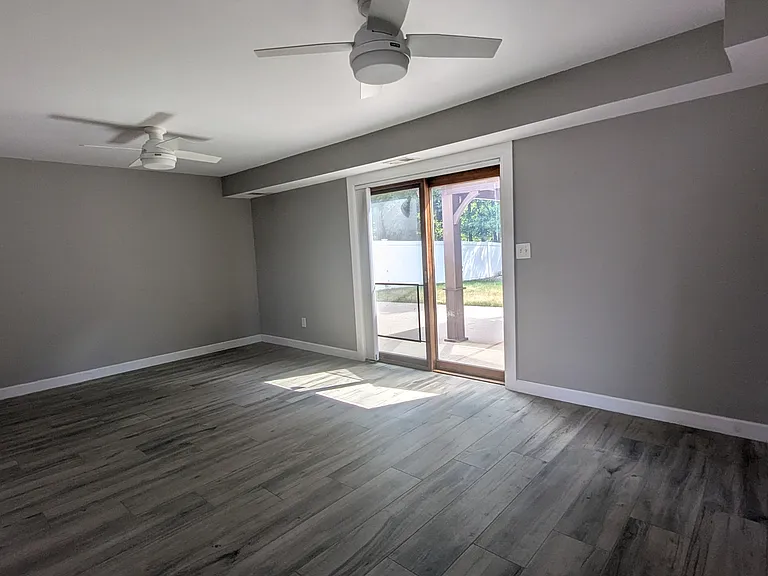 802 Riverbend Dr — Photo 4