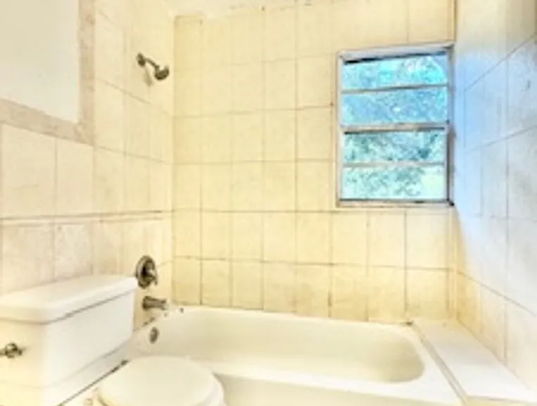 5130 NW 8th Ave #A-B — Photo 4