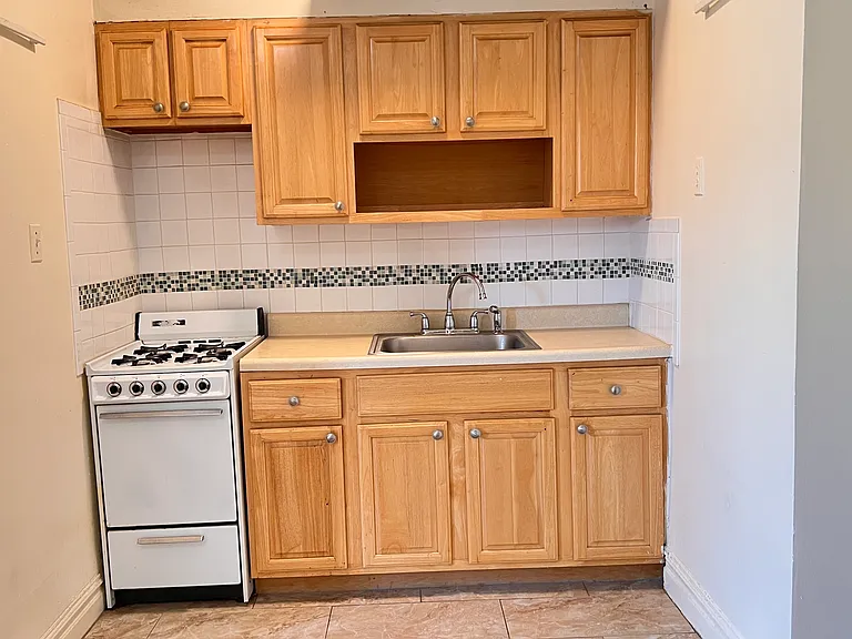 821 Bergen Ave #D7 — Photo 5