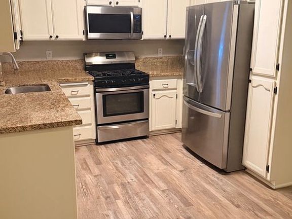 4th image of 6911 Kings Forest Ct