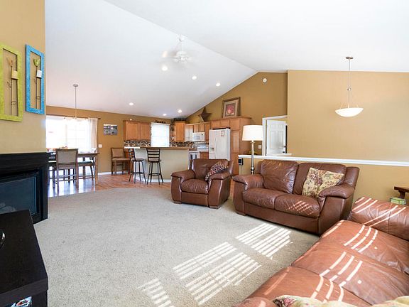 3rd image of 14891 Canary Dr