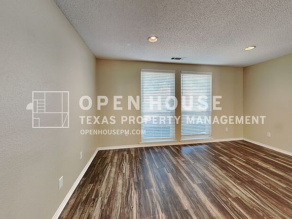 3rd image of 4201 Valleywood Dr