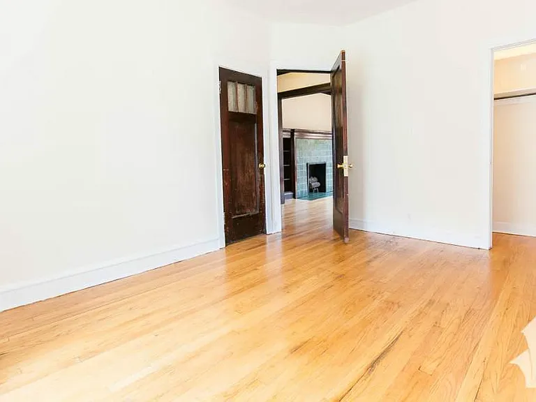2428 N Sawyer Ave #1W — Photo 2