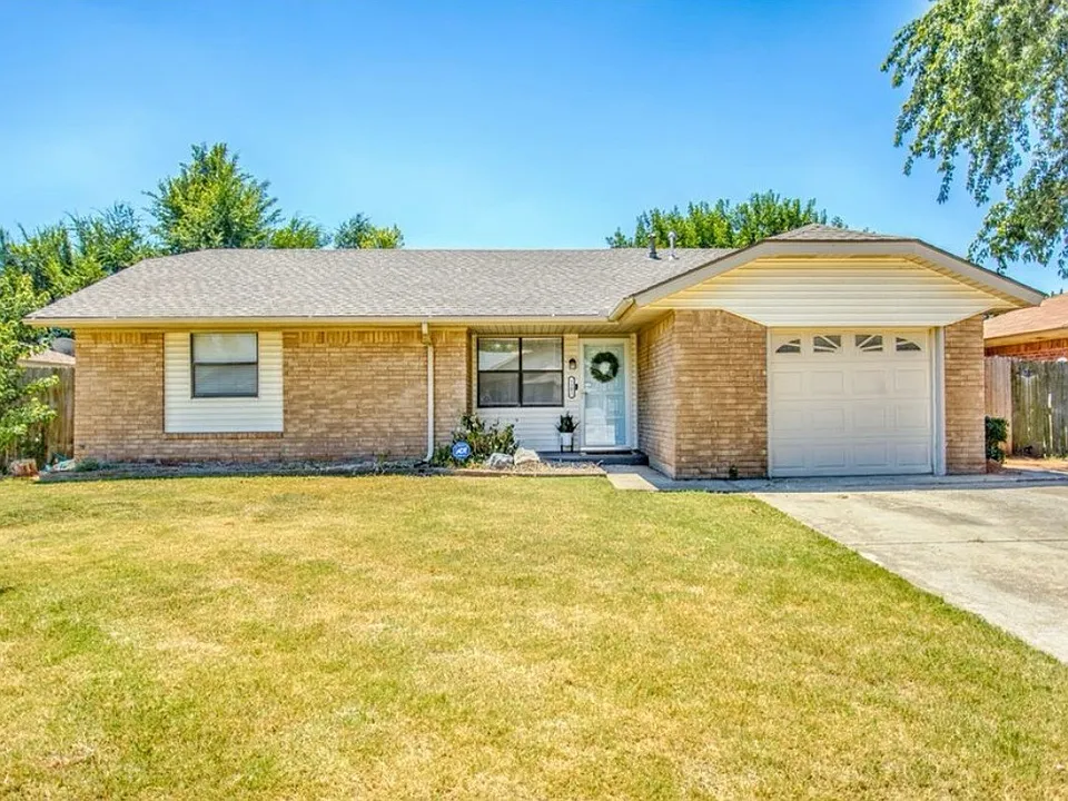 1102 W Griggs Way