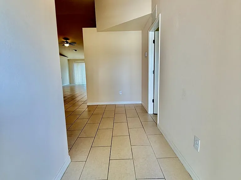 1314 SW Trafalgar Pkwy — Photo 2