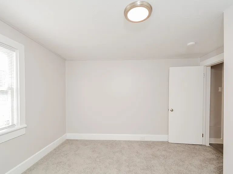 1774800_026_bedroom_13322577.jpg