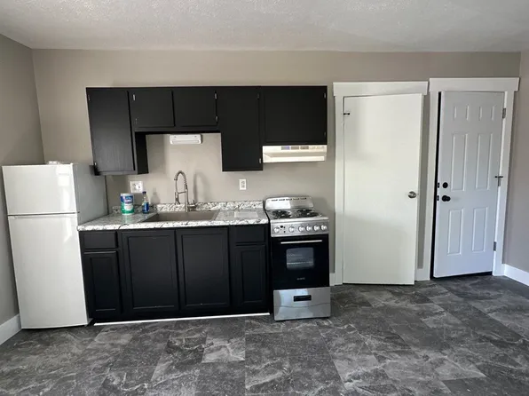 423 Hull St #202, Sharon, PA 16146