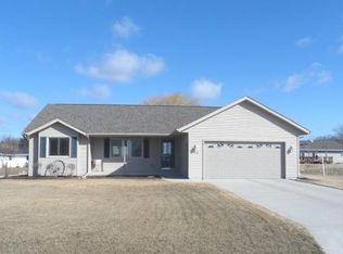 540 Pine Ridge Ave, Howards Grove, WI 53083