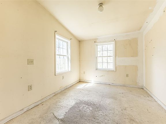 4th image of 6057 Gulick Rd