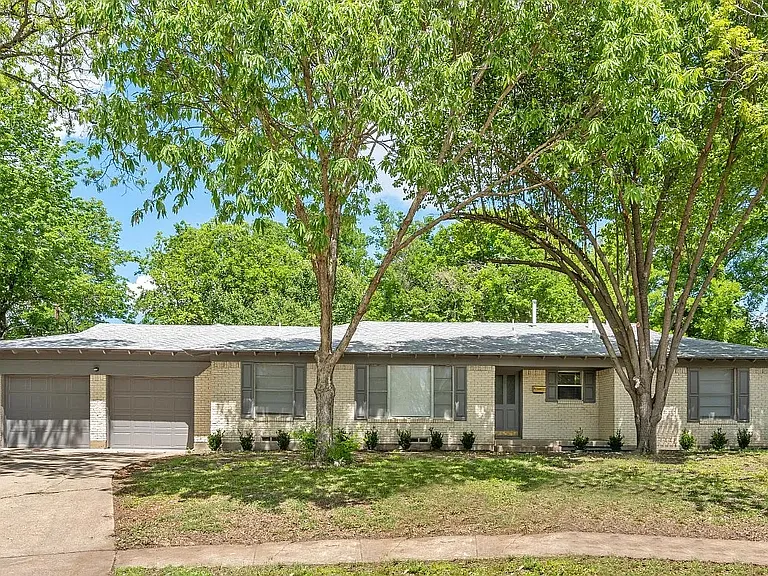2714 Shelby Ct — Photo 1