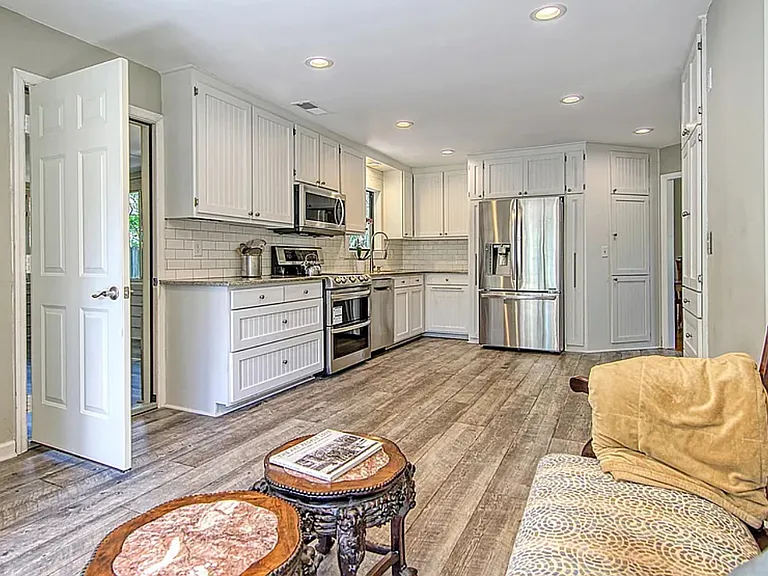 2055 Prospect Hill Dr — Photo 4