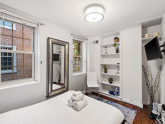 2nd image of 228 Catharine St #C