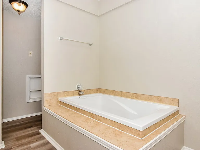 1411 Sandalwood Dr — Photo 13