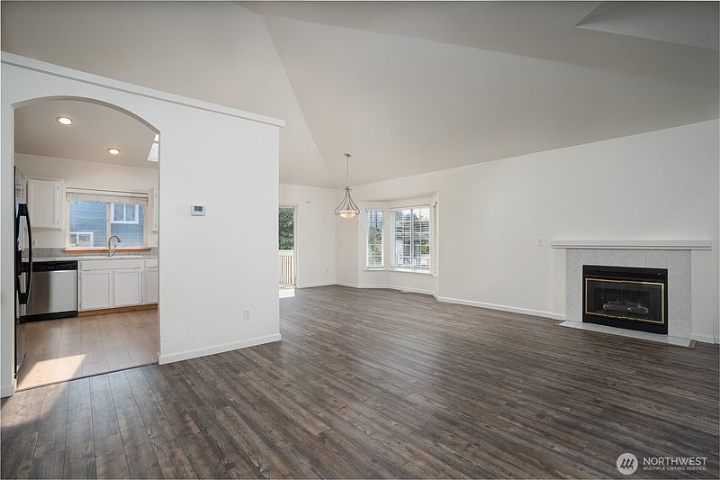 4th image of 3701 Browns Point Boulevard