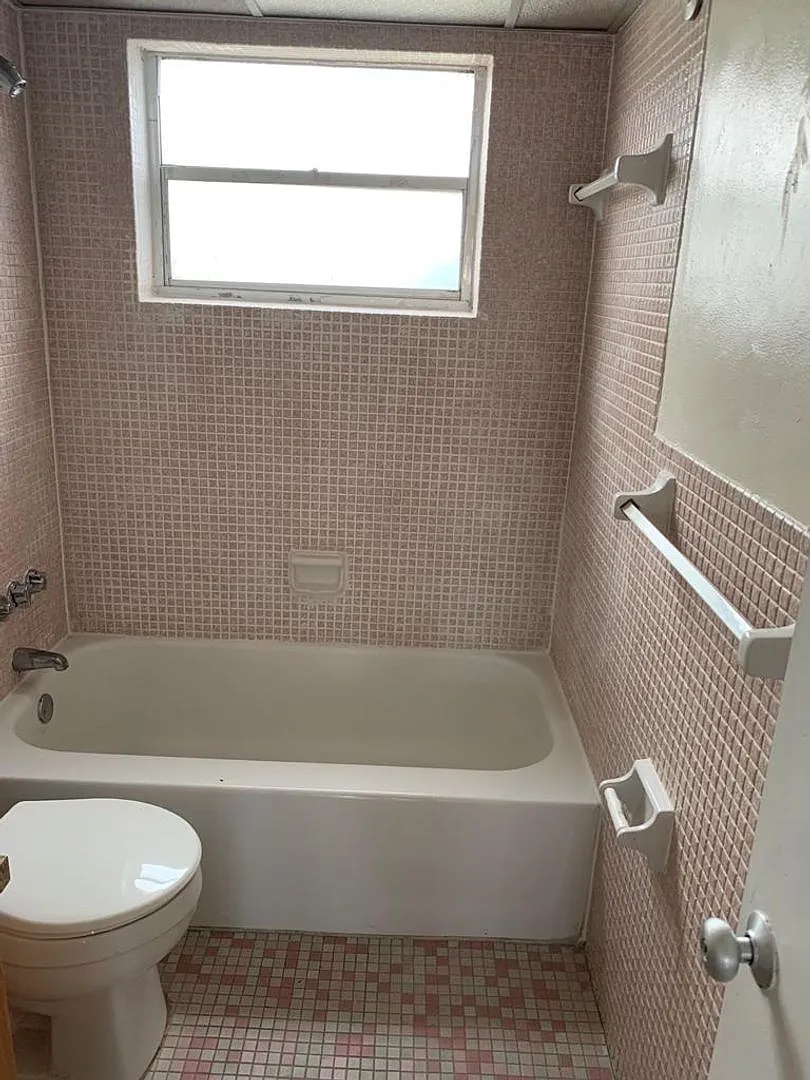 Jaclyn Apartments — Photo 3