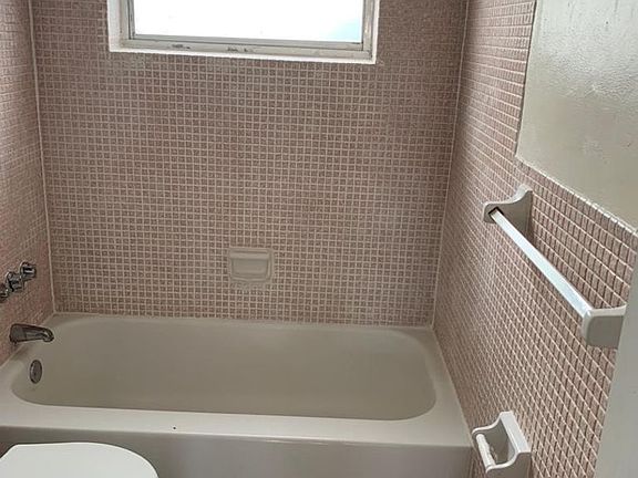 3rd image of 1345 W 29th St APT 306