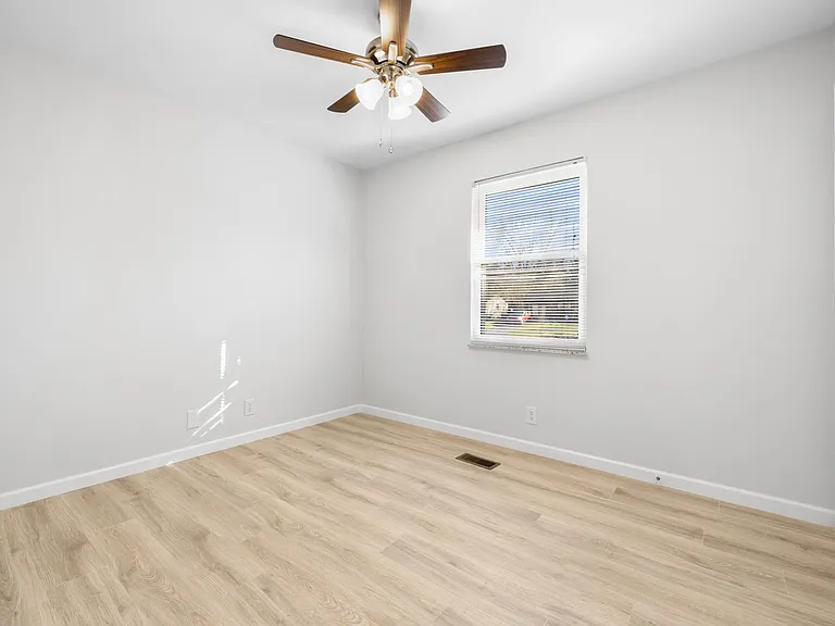 1025 Roswell Rd — Photo 13