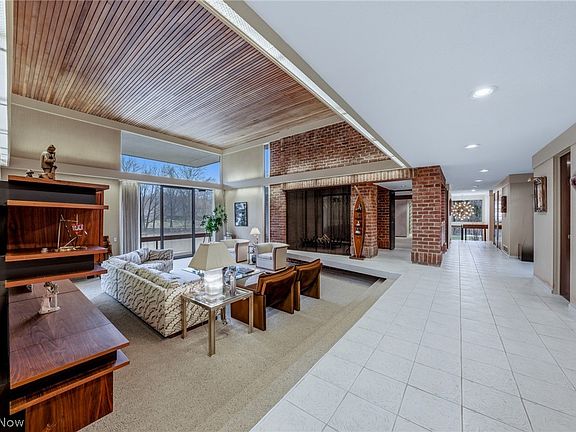 4th image of 3323 Bremerton Rd