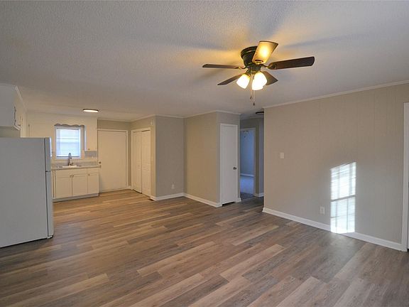 5th image of 305 Benton Dr #L