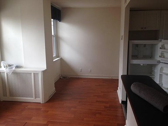 2nd image of 1327 Spruce St #10