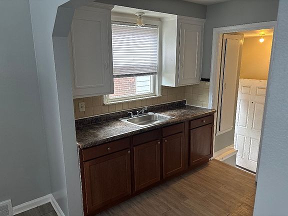 4th image of 15485 Stout St