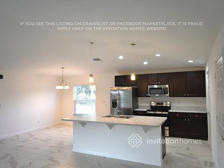857 SW Sail Ter — Photo 3