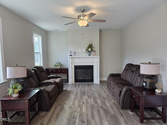 5th image of 15 Brookhaven Dr