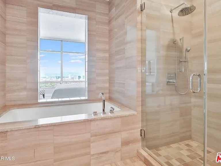 900 W Olympic Blvd #34D — Photo 8