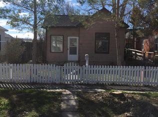 320 N 2nd St, Douglas, WY 82633