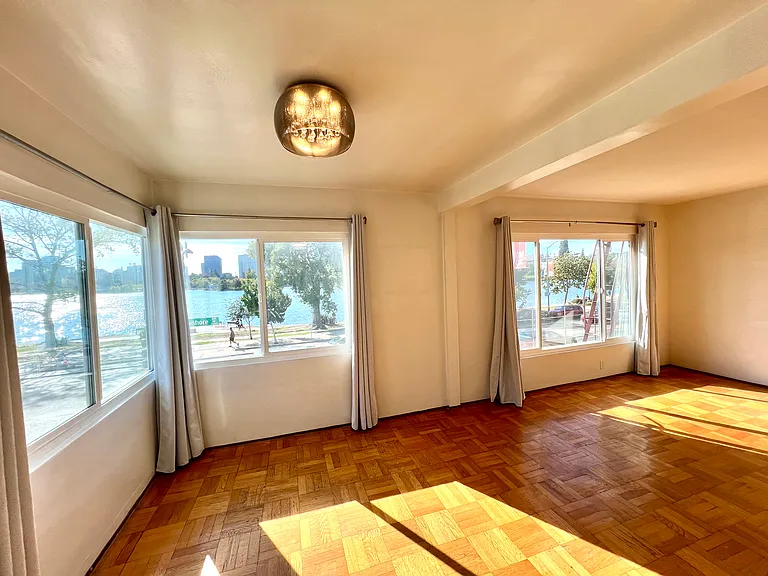 2204 Lakeshore Ave #1 — Photo 5