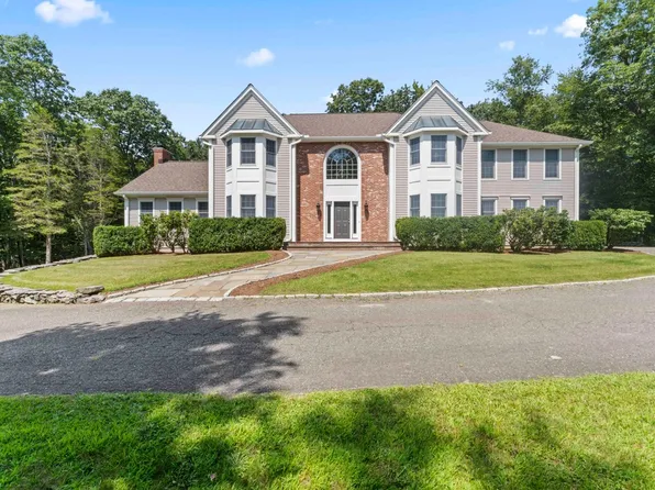 2 Landmark Dr, Bridgewater, CT 06752