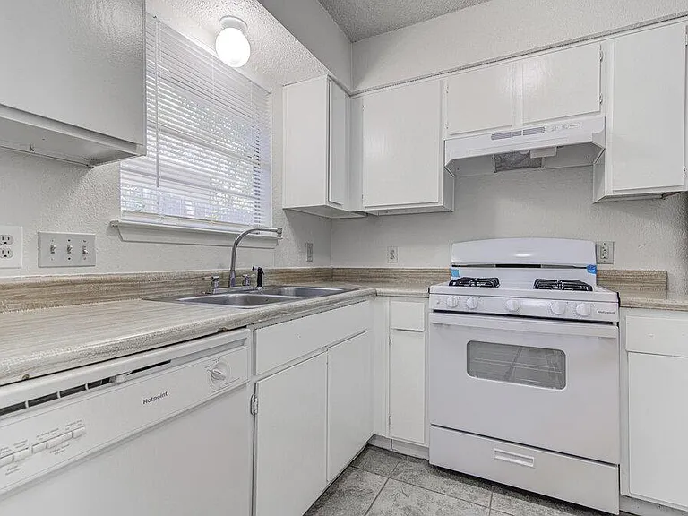 824 King Albert St #A — Photo 8