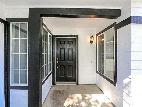 3rd image of 2085 Houston Ave