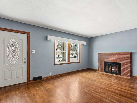 5th image of 4915 Plaza Dr