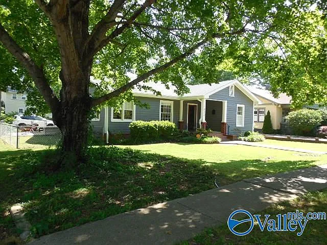 1222 Clinton Ave SE — Photo 2